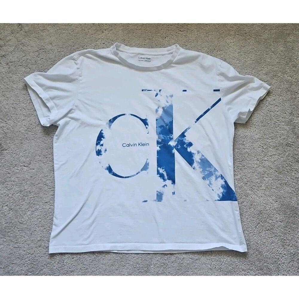 Calvin Klein men's graphic T-shirt with a blue cloud-fill logo Size XXL